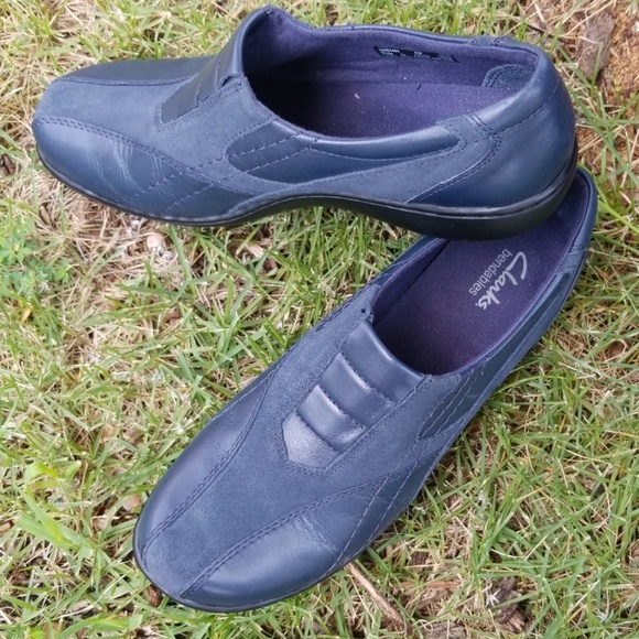 Clark's Genuine leather.  Wide - Picture 7 of 8